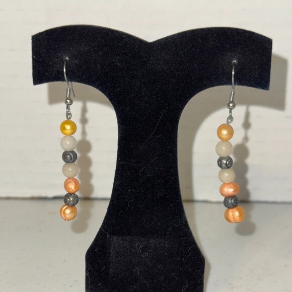 Pearl and Jade dangle Earrings - Picture 1 of 7
